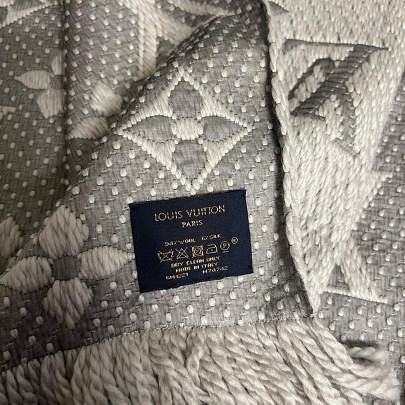 Louis Vuitton Gray Logomania Printed Scarf - Picture 3 of 5